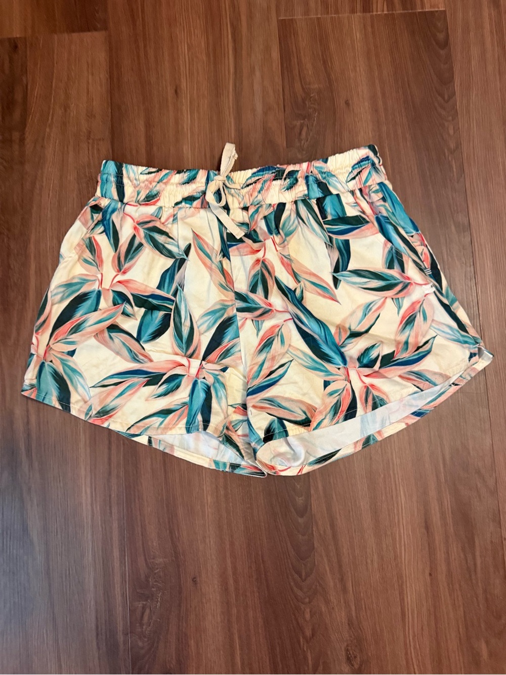 Tropical Leaf Drawstring Women’s Shorts in Cream and Teal